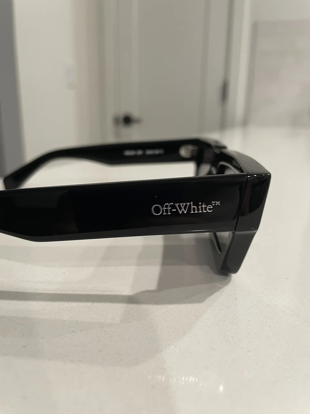 Off-White sharp lines